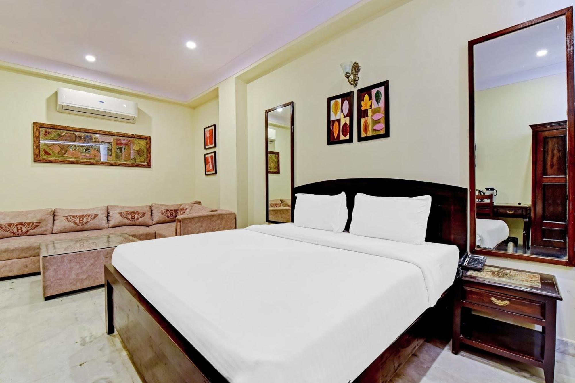 Kukas Collection O Hotel Four Boutique المظهر الخارجي الصورة