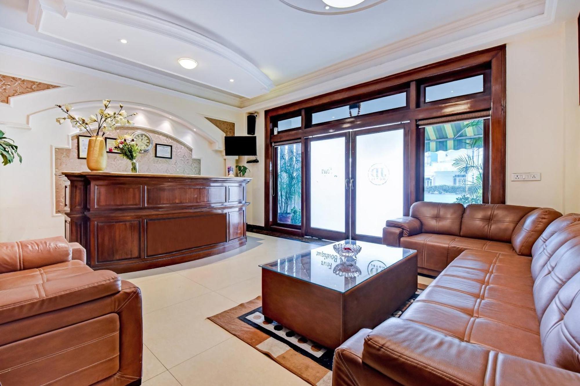 Kukas Collection O Hotel Four Boutique المظهر الخارجي الصورة